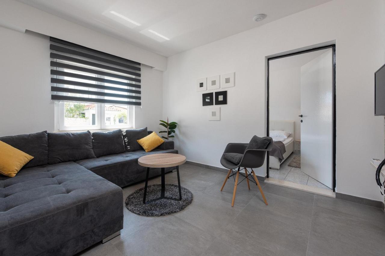 Villa Mona Apartments Ražanj Esterno foto