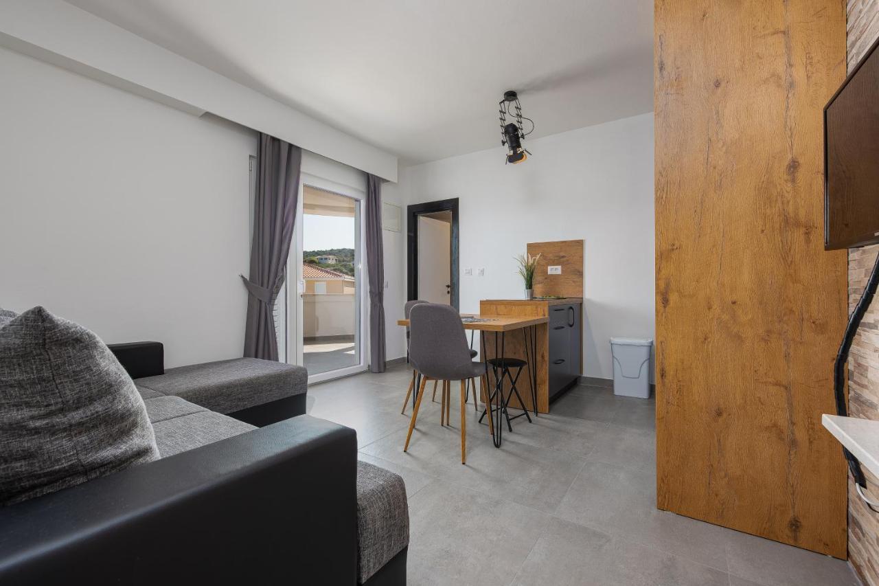 Villa Mona Apartments Ražanj Esterno foto