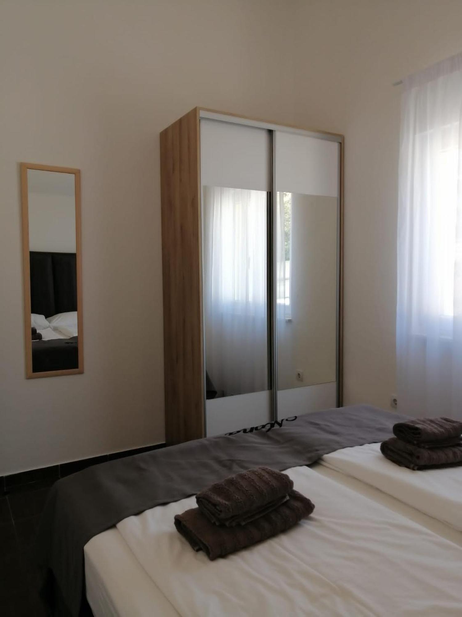 Villa Mona Apartments Ražanj Esterno foto